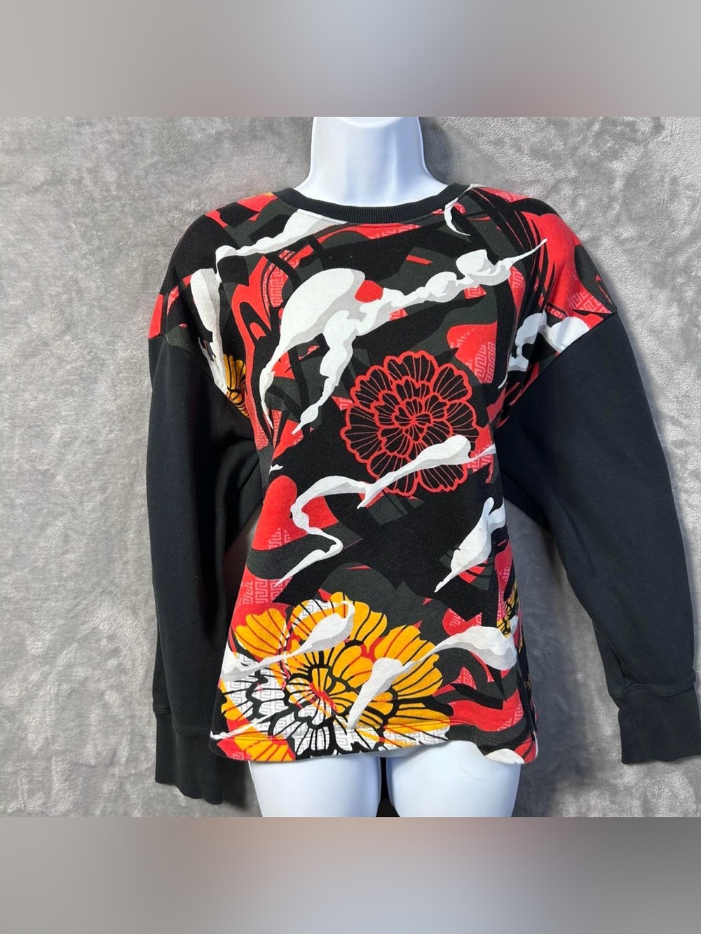 Under Armour Japanese Floral Crewneck Sweatshirt Womens Medium